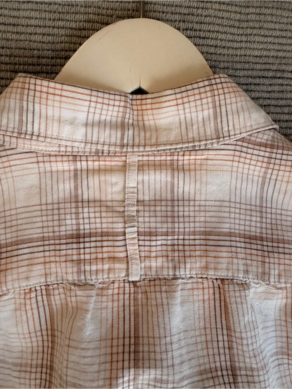 3 Beautiful Linen Banana Republic men’s shirts, short and 2 long sleeve MEdium